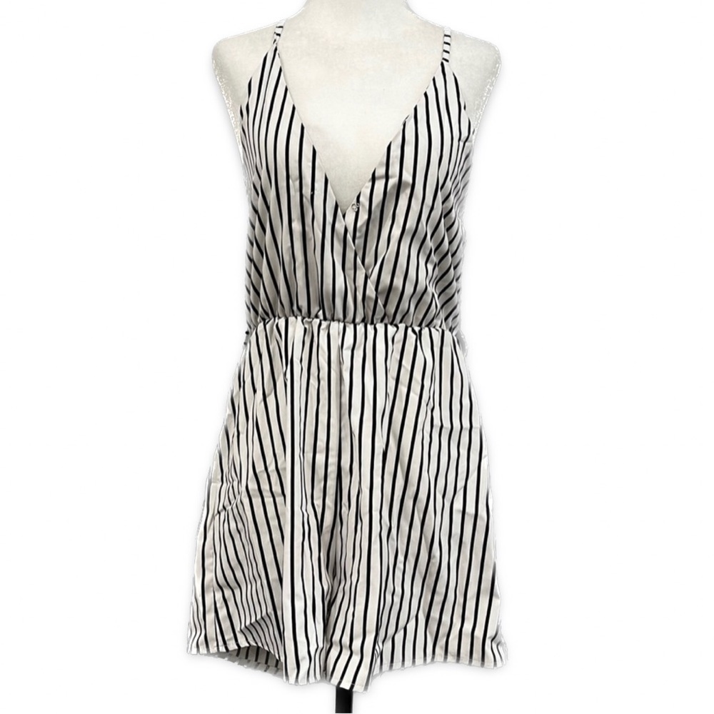 Striped V-Neck Sleeveless Romper in White and Black